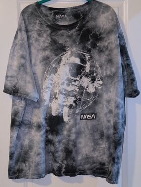 NASA Men's Black & Gray Tie-Dye Astronaut Graphic Tee